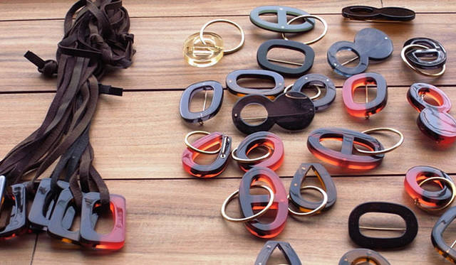 <b>Continuer｜コンティニュエ</b>　「ENa×YUKO YAMAMOTO」 ネックレス、ブローチともに3150円