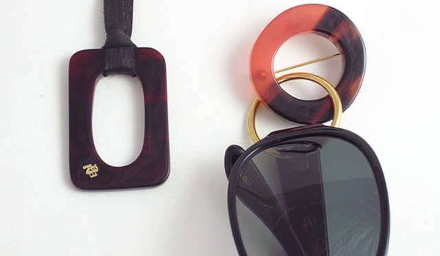 <b>Continuer｜コンティニュエ</b>　「ENa×YUKO YAMAMOTO」 ネックレス、ブローチともに3150円