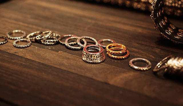 <b>CHROME HEARTS│クロムハーツ</b>　PUNK SERIES新作リング<br>True Fucking Punk Big Punk-22K YG 14万5950円、True Fucking Punk Plus Punk-Silver(小さなクロスの入ったリング）3万4650円、True Fucking Punk Baby Punk-Silver(小さなピラミッドスタッズのリング）3万4650円、True Fucking Punk VJ Punk-Silver（中サイズのピラミッドスタッズのリング）3万4650円、True Fucking punk Big Punk-Silver(大サイズのピラミッドスタッズのリング）3万4650円