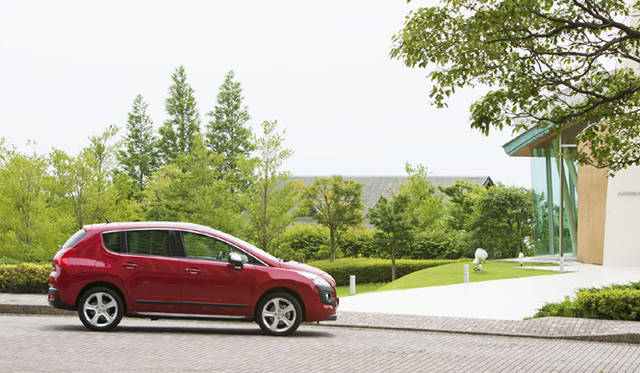 <b>PEUGEOT 3008｜プジョー 3008</b>