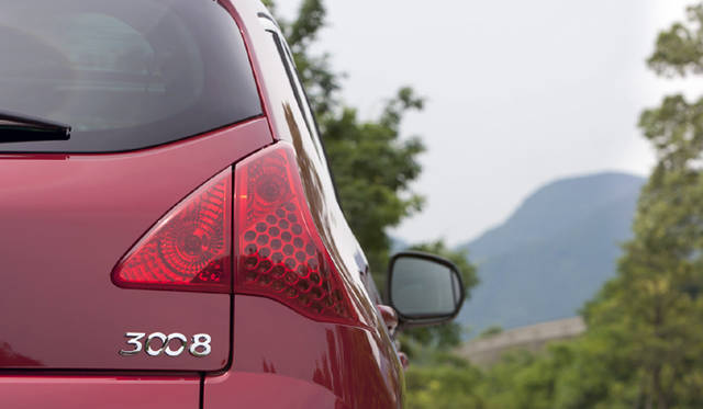 <b>PEUGEOT 3008｜プジョー 3008</b>