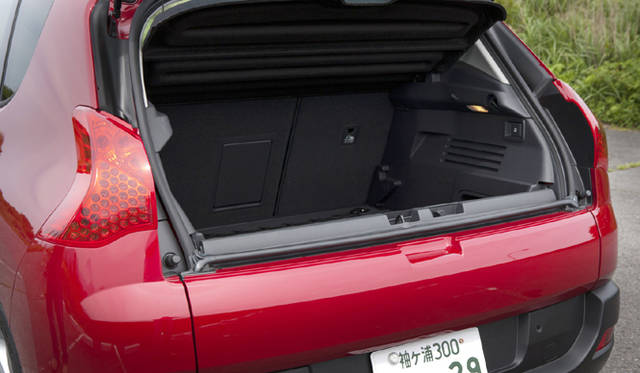 <b>PEUGEOT 3008｜プジョー 3008</b>