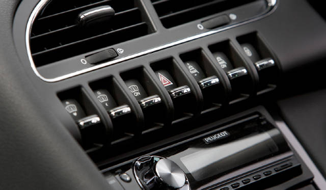 <b>PEUGEOT 3008｜プジョー 3008</b>