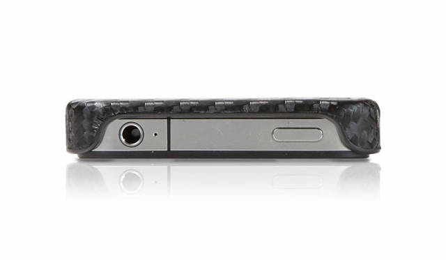 <b>FOCAL｜フォーカルポイントコンピュータ</b>　TUNEWEAR社 iPhone 4専用ケース 「Carbon look for iPhone 4」