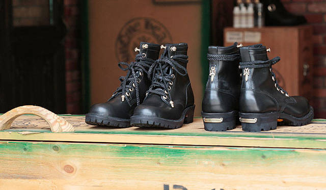 <b>CHROME HEARTS｜クロムハーツ</b>　「CHROME HEARTS × WESCO」<br>「JOB MASTER 8 HEIGTH DAGGER GROMMETS＋CROSSBALL（レースアップタイプブーツ）」52万5000円