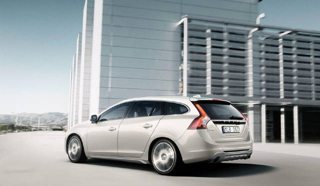 <b>VOLVO V60｜ボルボ V60</b>