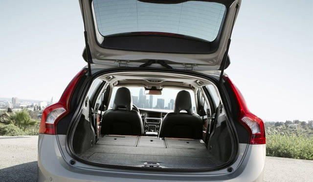 <b>VOLVO V60｜ボルボ V60</b>