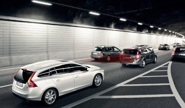 <b>VOLVO V60｜ボルボ V60</b>　低速自動ブレーキシステム「シティ・セーフティ」