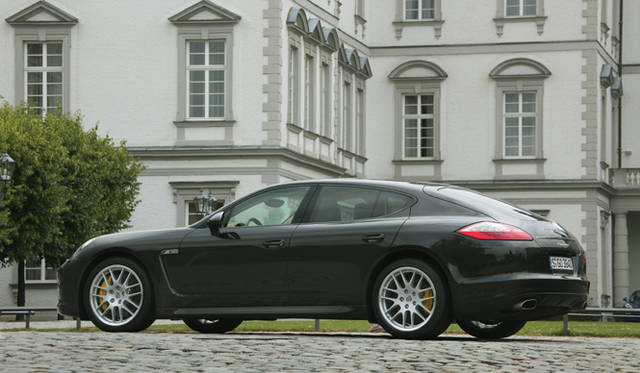 <b>PORSCHE PANAMERA｜ポルシェ パナメーラ</b>　パナメーラ4