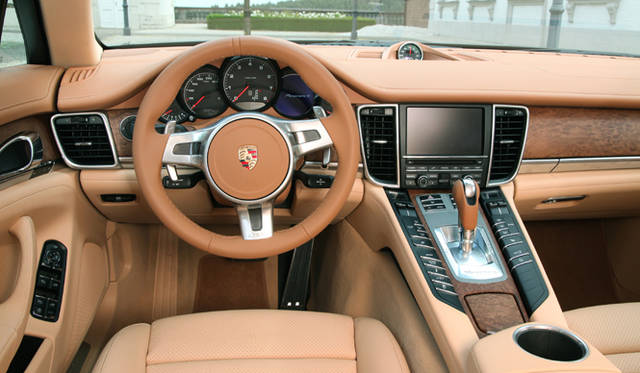 <b>PORSCHE PANAMERA｜ポルシェ パナメーラ</b>　パナメーラ4