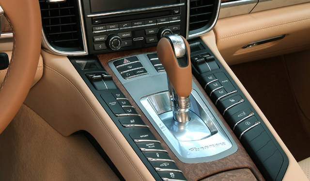 <b>PORSCHE PANAMERA｜ポルシェ パナメーラ</b>　パナメーラ4