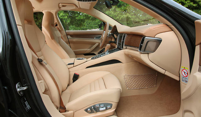 <b>PORSCHE PANAMERA｜ポルシェ パナメーラ</b>　パナメーラ4