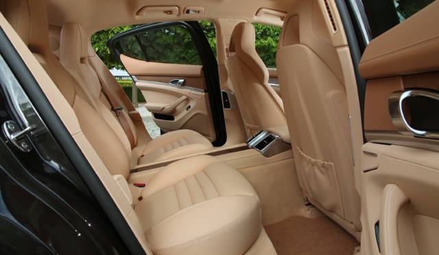 <b>PORSCHE PANAMERA｜ポルシェ パナメーラ</b>　パナメーラ4