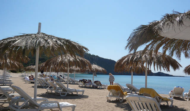 連載｜イビザから極上のチルアウトをお届け──Ibiza Chillout Lounge Vol.01　イビサの昼はビーチでチルアウト。