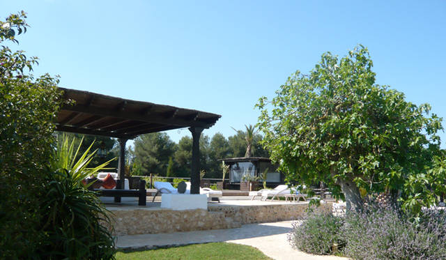 連載｜イビザから極上のチルアウトをお届け──Ibiza Chillout Lounge Vol.01　セレブリティにも人気のアグリツーリズムでは、豊かな自然を愛でつつ心ゆくまでのんびりリラックス。