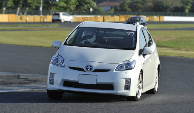 トヨタ プリウス｜TOYOTA PRIUS