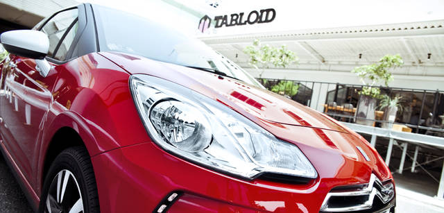 <b>シトロエン DS3 × 中村貞裕</b>　新デザインの“ダブルシェブロン”グリル、ドアミラーフット、ホイールなど、ところどころに配されたクロームがコンパクトなボディに力強さをプラスしている。