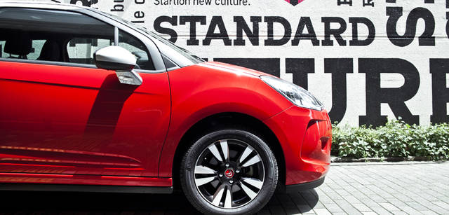 <b>シトロエン DS3 × 中村貞裕</b>　つりあがったフロントLEDライトは、DS3のアグレッシブな印象を際だたせることに成功している。