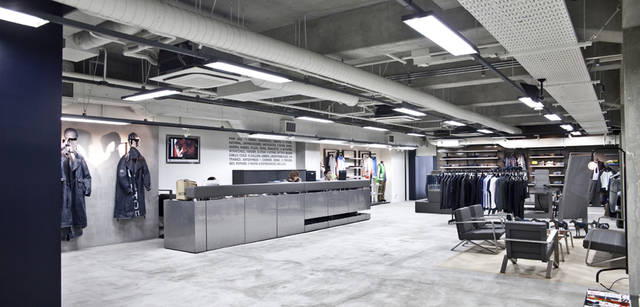 <b>シトロエン DS3 × 中村貞裕</b>　『TABLOID』の3階にはG-STAR RAWのプレスルームがある。まだ、オフィス区画には空きがあるようなのでぜひチェックを。