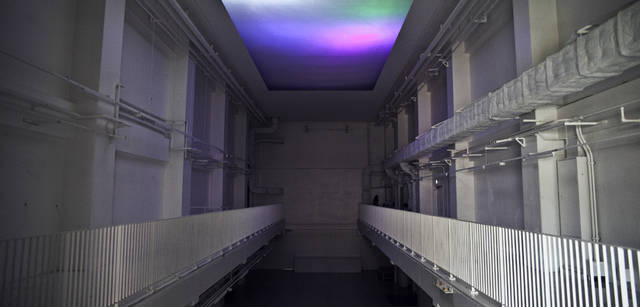 <b>シトロエン DS3 × 中村貞裕</b>　レディ・ガガのライブがおこなわれた1階のスタジオ。高い天井に映し出される映像が気分をさらに盛り上げてくれる。（ソウルプラネット www.soulplanet.jp）