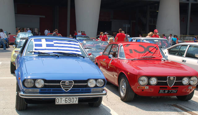 665_22 <br />こちらも日本では珍車の扱いとなってしまった’70年代のアルフェッタGT。1750GTVと並ぶと、俄然アルファイベントらしくなる。