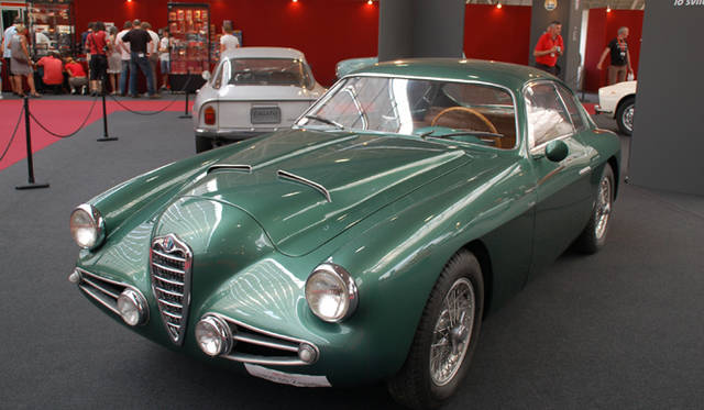 665_40 <b>Alfa Romeo 1910-2010|アルファ ロメオ100周年イベント</b><br />カロッツェリア別のコーナーも用意され、アルファの歴史を築いてきたモデルたちが数多く展示された。これはザガートの1900SSZ。