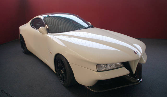 665_46 <b>Alfa Romeo 1910-2010|アルファ ロメオ100周年イベント</b><br />創成期のアルファを数多く製作、1994年に復活したカロッツェリア・カスターニャが、SZをベースに試作した“ヴィットリア”。