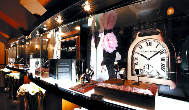 アイ アイ イスズ本店の2階にある 、ラルフ ローレン　ウォッチのサロン。