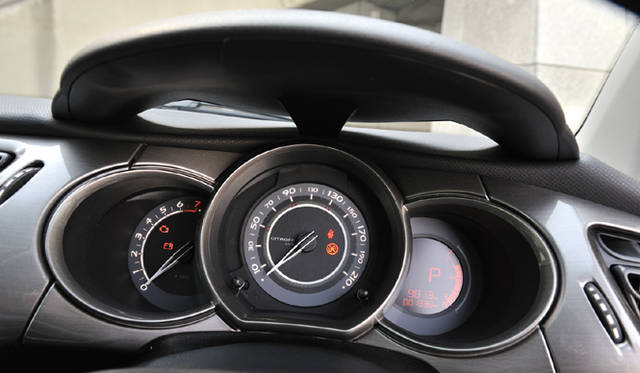 <b>CITROEN C3｜シトロエン C3</b>