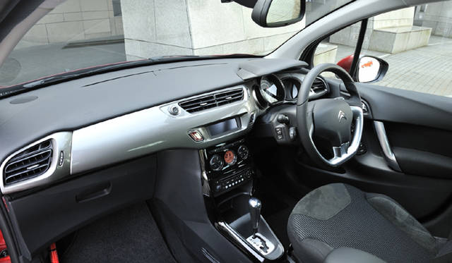 <b>CITROEN C3｜シトロエン C3</b>