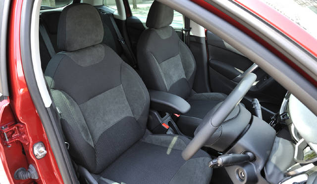 <b>CITROEN C3｜シトロエン C3</b>