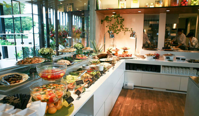 <b>Market Terrace｜マーケットテラス</b>　新鮮な食材でつくられた多彩な料理。