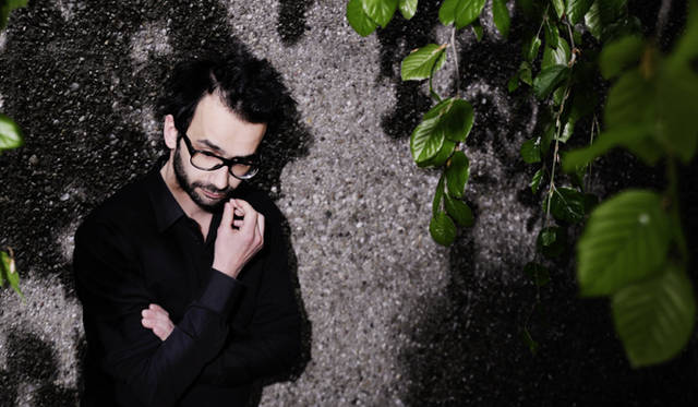 <b>BALLY｜バリー</b>　第１弾となる「BALLY Love カプセルコレクション」でコラボレーションしたのは、スイスのアーティスト、フィリップ・デクローザ（Philippe Decrauzat）。