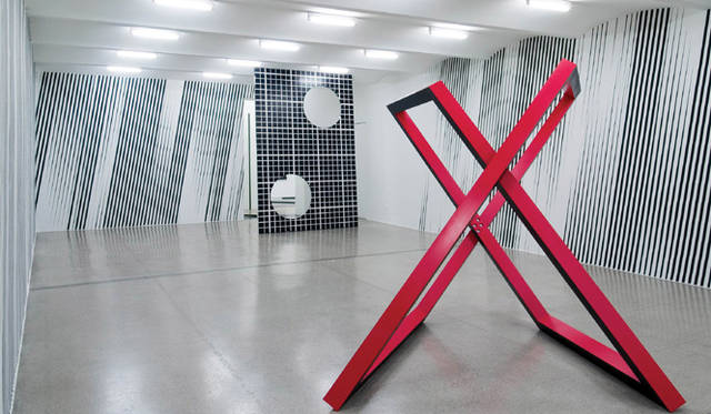 <b>BALLY｜バリー</b>　フィリップ・デクローザ（Philippe Decrauzat）の作品より。