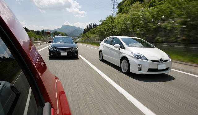 <b>エコカー3モデル乗りくらべ新潟ツアー</b>　平日の関越自動車道は交通量がすくなく、ツアーはスムーズに進む。