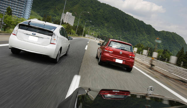 <b>エコカー3モデル乗りくらべ新潟ツアー</b>　緑ゆたかな風景にリフレッシュできる。エコカーのツアーらしいコースだ。