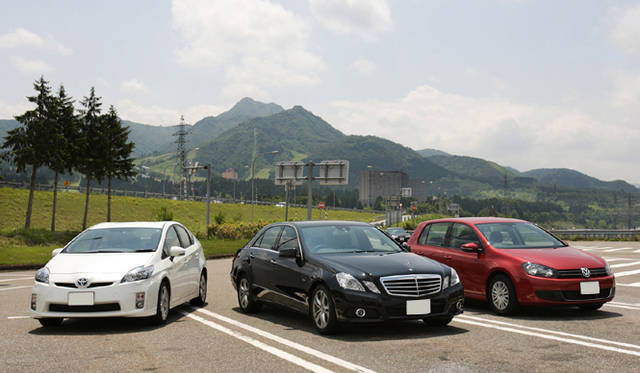 <b>エコカー3モデル乗りくらべ新潟ツアー</b>　おなじエコカーとはいえ、アプローチもスタイリングもまるでちがう3台。