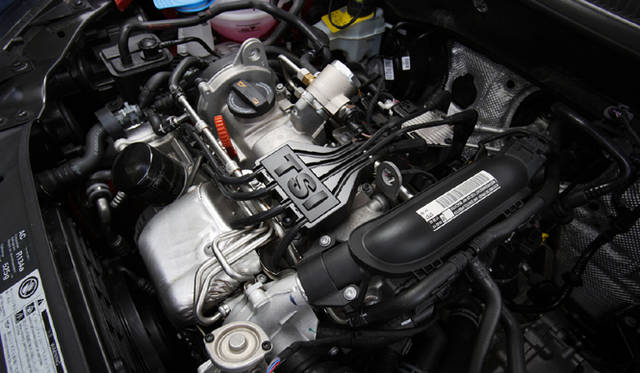 <b>エコカー3モデル乗りくらべ新潟ツアー 後篇</b>　シェイプアップされたTSIのエンジンも当然コンパクト。