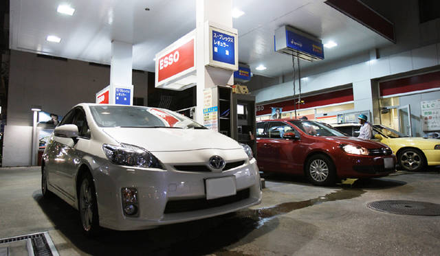 <b>エコカー3モデル乗りくらべ新潟ツアー 後篇</b>　スタート地点のガソリンスタンドに到着。さて、消費燃料は……？