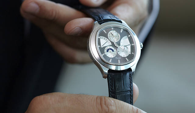 <b>PIAGET｜ピアジェ</b> ピアジェ エンペラドール・クッション」。884万1000円。