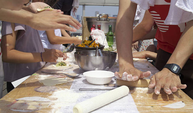 橋詰 宗｜D ♥Y<br>その場でつくる、オーダーする、参加するといった相互作用による体験をテーマにしたイベントを企画。コミュニケーションが発生する場をつくることに重点を起き、大きな話題となった。 