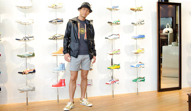 <b>オニツカタイガー｜スペースシャワーTV</b>　BACK TO HOME supported by Onitsuka Tiger｜2010年8月オンエア　川畑 要（CHEMISTRY）　ウィンドブレイクパーカー1万7850円、Tシャツ5145円、シューズ「MEXICO 66 LAUTA」1万4700円