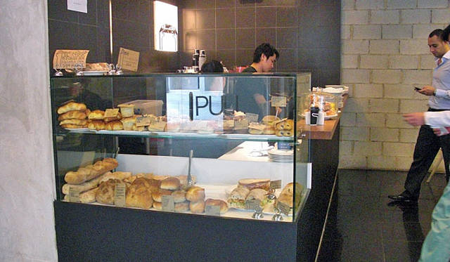 <b>ヤマダユウ｜method</b>　 method的シンガポール案内　「SIMPLY SANDWICH」の店内。少々高額ですが、おいしい。