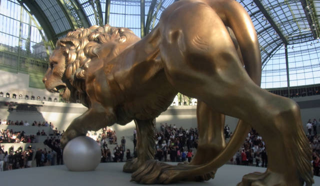 <b>CHANEL｜シャネル</b>　2010-11 FW オートクチュールコレクションの会場風景　　Photo by HAGIWARA Terumi　