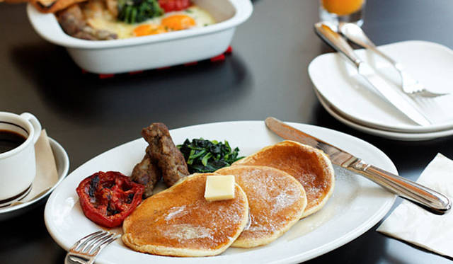 <b>カフェ 『ON THE CORNER』 </b>