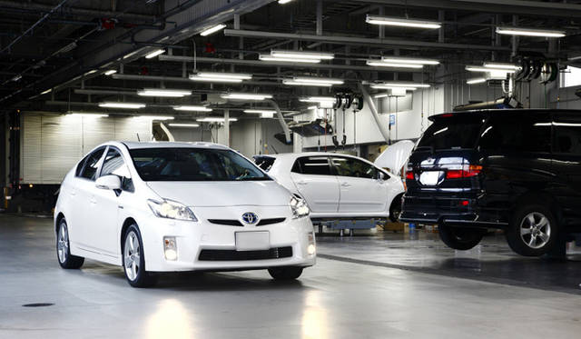 <b>TOYOTA PRIUS｜トヨタ・プリウス</b>