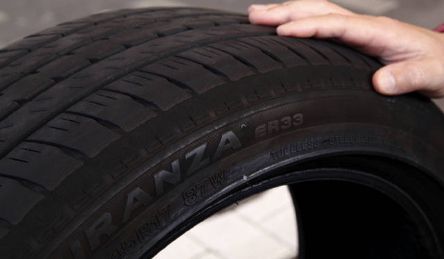 <b>TOYOTA PRIUS｜トヨタ・プリウス</b>