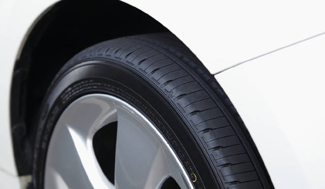 <b>TOYOTA PRIUS｜トヨタ・プリウス</b>