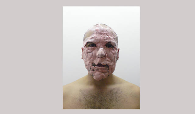 <b>ディディエ・フィウザ・フォスティノ「Agnosian Fields」展</b>　ポートレイト/ 2008 / (G)host in the (S)hell / ビデオ　©courtesy of Bureau des Mésarchitectures