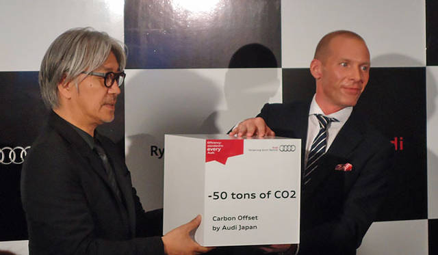 <b>アウディ×坂本龍一</b> “カーボン オフセット プロジェクト”プレス発表会　坂本龍一氏、ドミニク・ベッシュ社長
